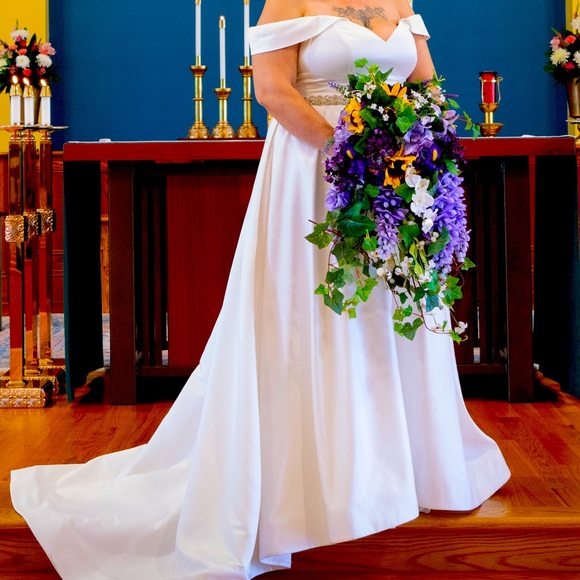 Size 20 (street size 18) White Wedding Dress - Picture 1 of 2